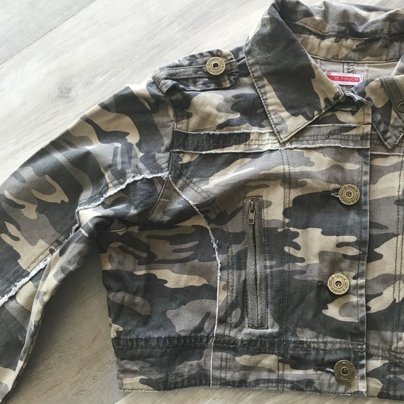 NWOT D. Touch Camo Embroidered Bird Peacock Cropped Military Look Jacket sz Med - Picture 5 of 11